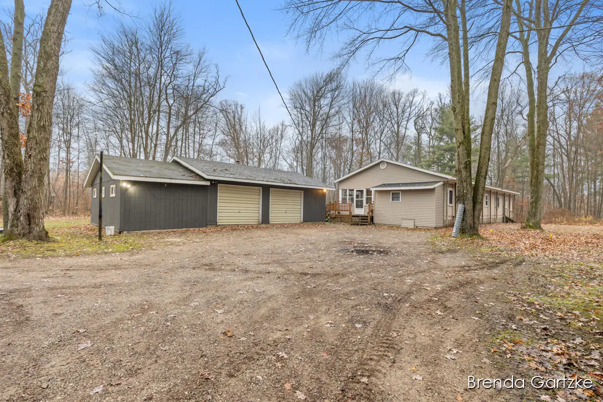 9807 N Maple Hill Road, Howard City, MI 49329 - Image #1