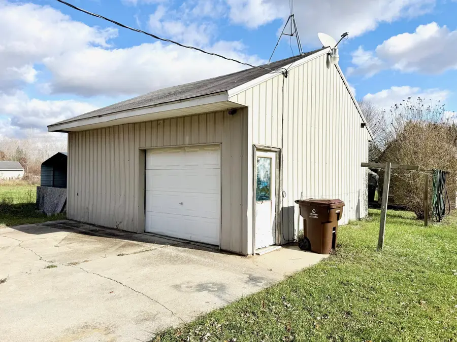 9203 S Castle Road, Sheridan, MI 48884 - Image #3