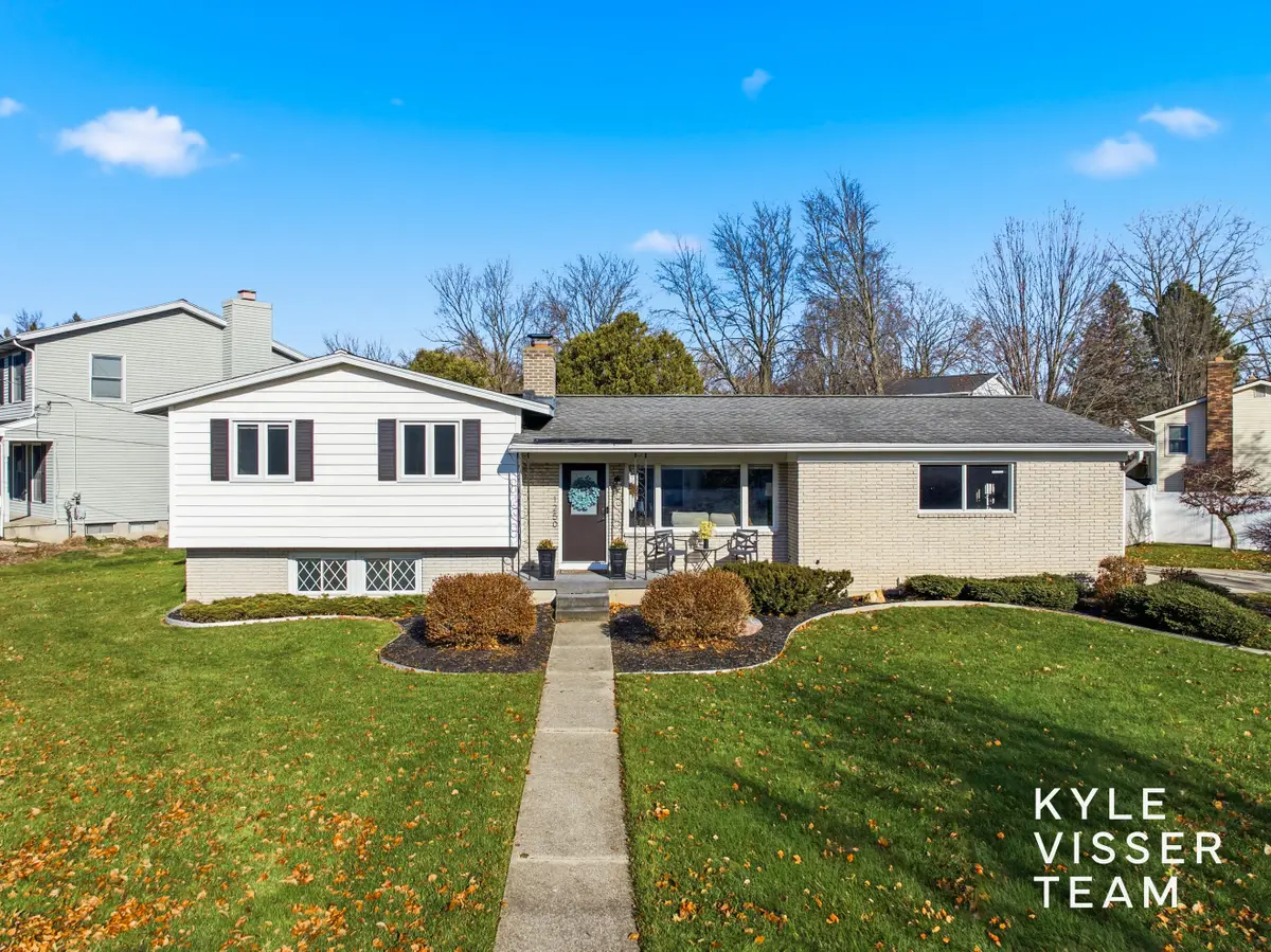 1250 Walwood Drive Ne, Grand Rapids, MI 49505 - Image #1