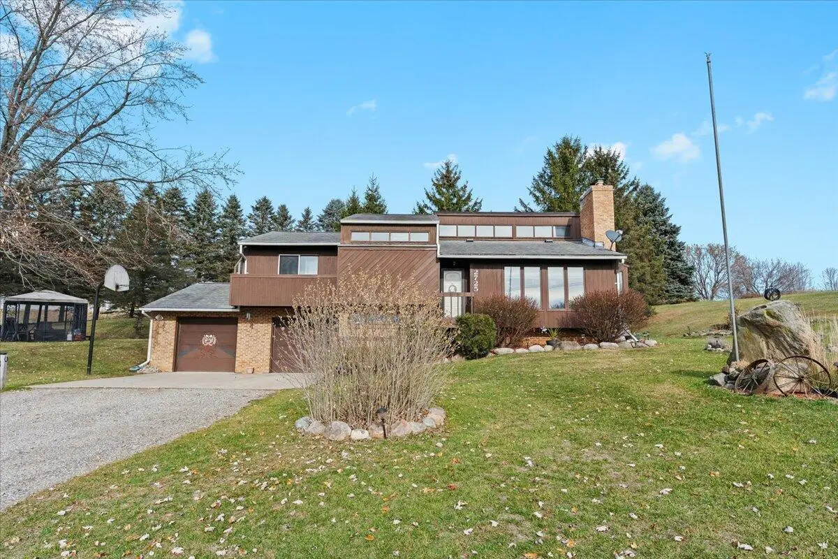 2725 Cooley Lake Road, Highland, MI 48356 - Image #1