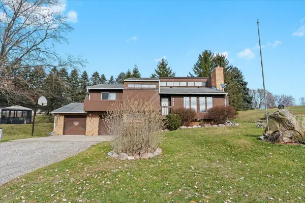 2725 Cooley Lake Road, Highland, MI 48356