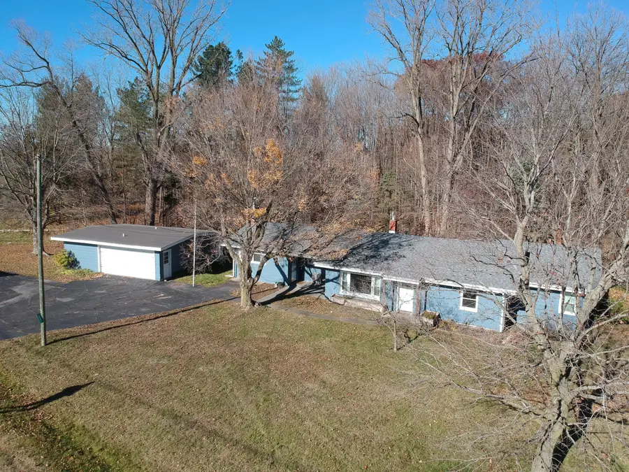 387 E Glenlord Road, Saint Joseph, MI 49085 - Image #2