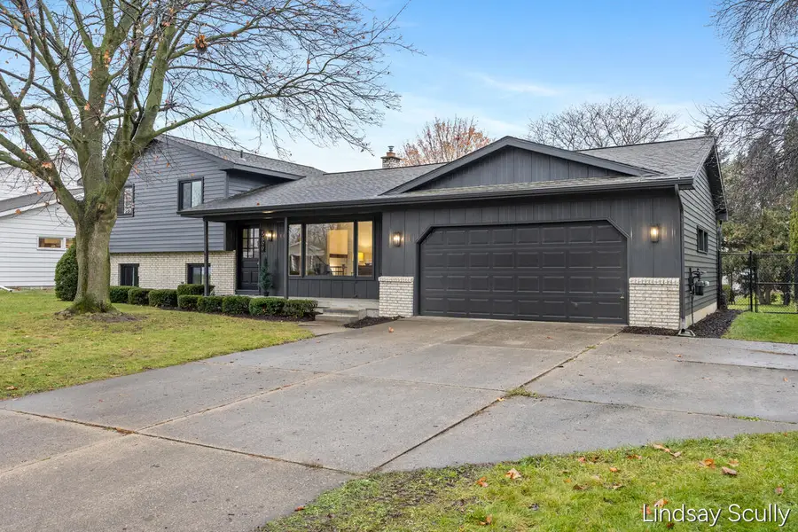 5899 Pinetree Avenue Se, Kentwood, MI 49508 - Image #3