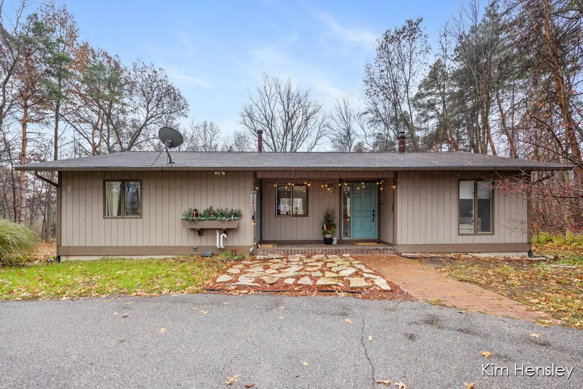 4736 Burton Street Se, Grand Rapids, MI 49546 - Image #1