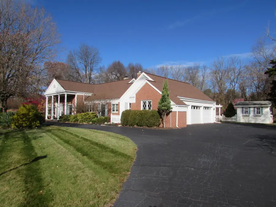 1852 N Walmont Drive, Jackson, MI 49203 - Image #2