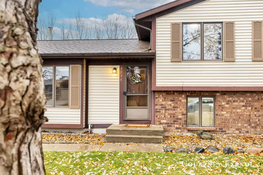 5795 Brookfarm Drive Se, Grand Rapids, MI 49508 - Image #2