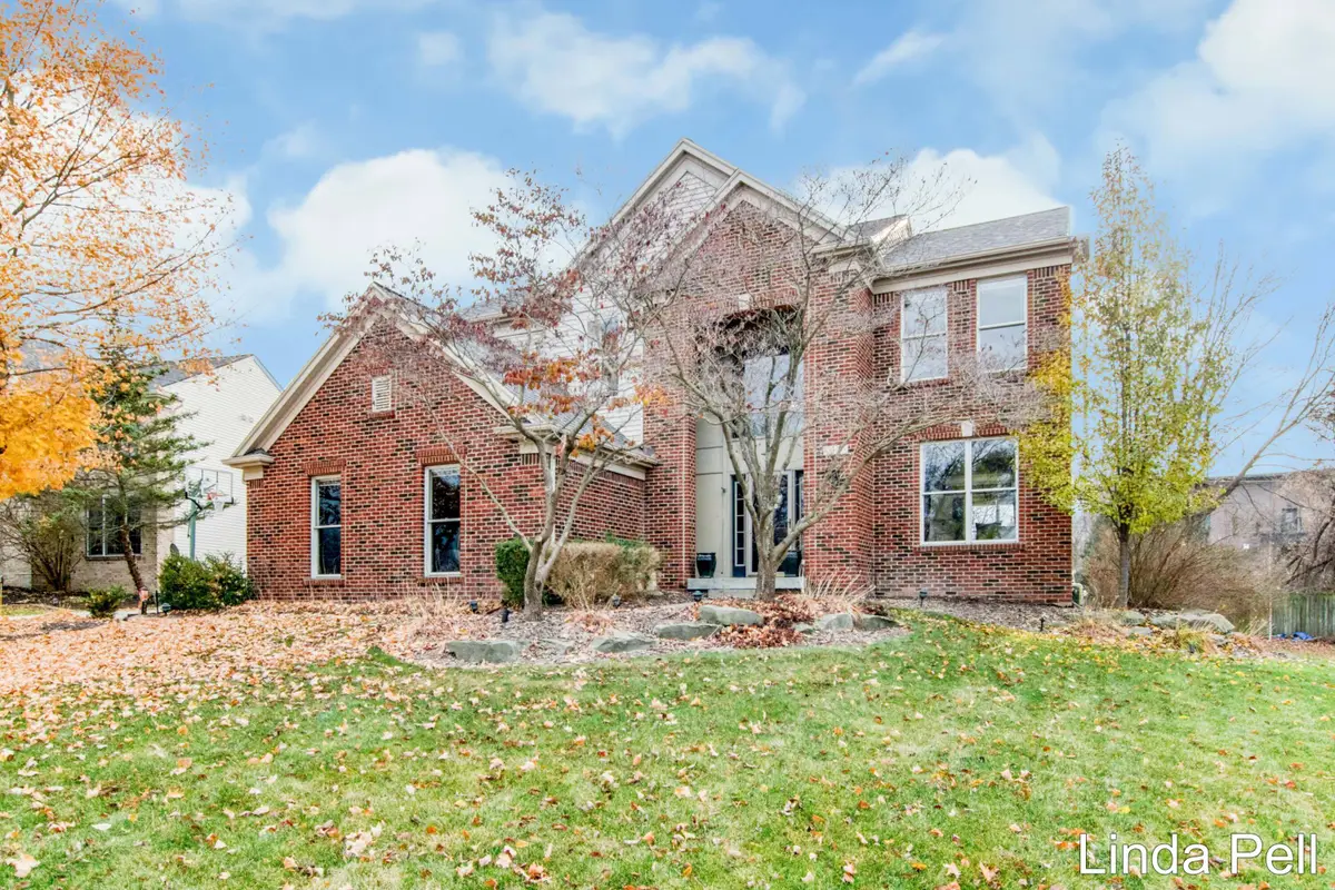 33 Fox Point Court Ne, Ada, MI 49301 - Image #1