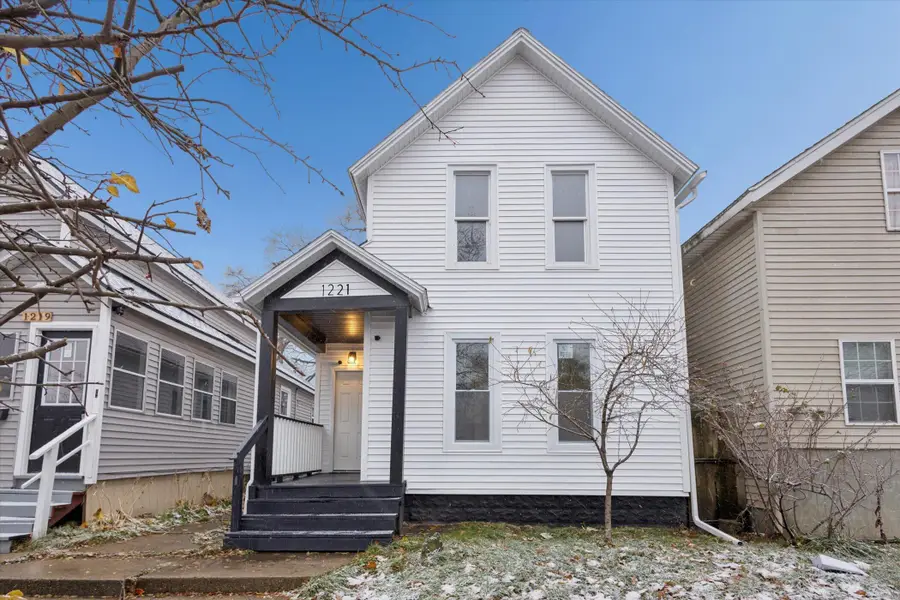 1221 Quarry Avenue Nw, Grand Rapids, MI 49504 - Image #2