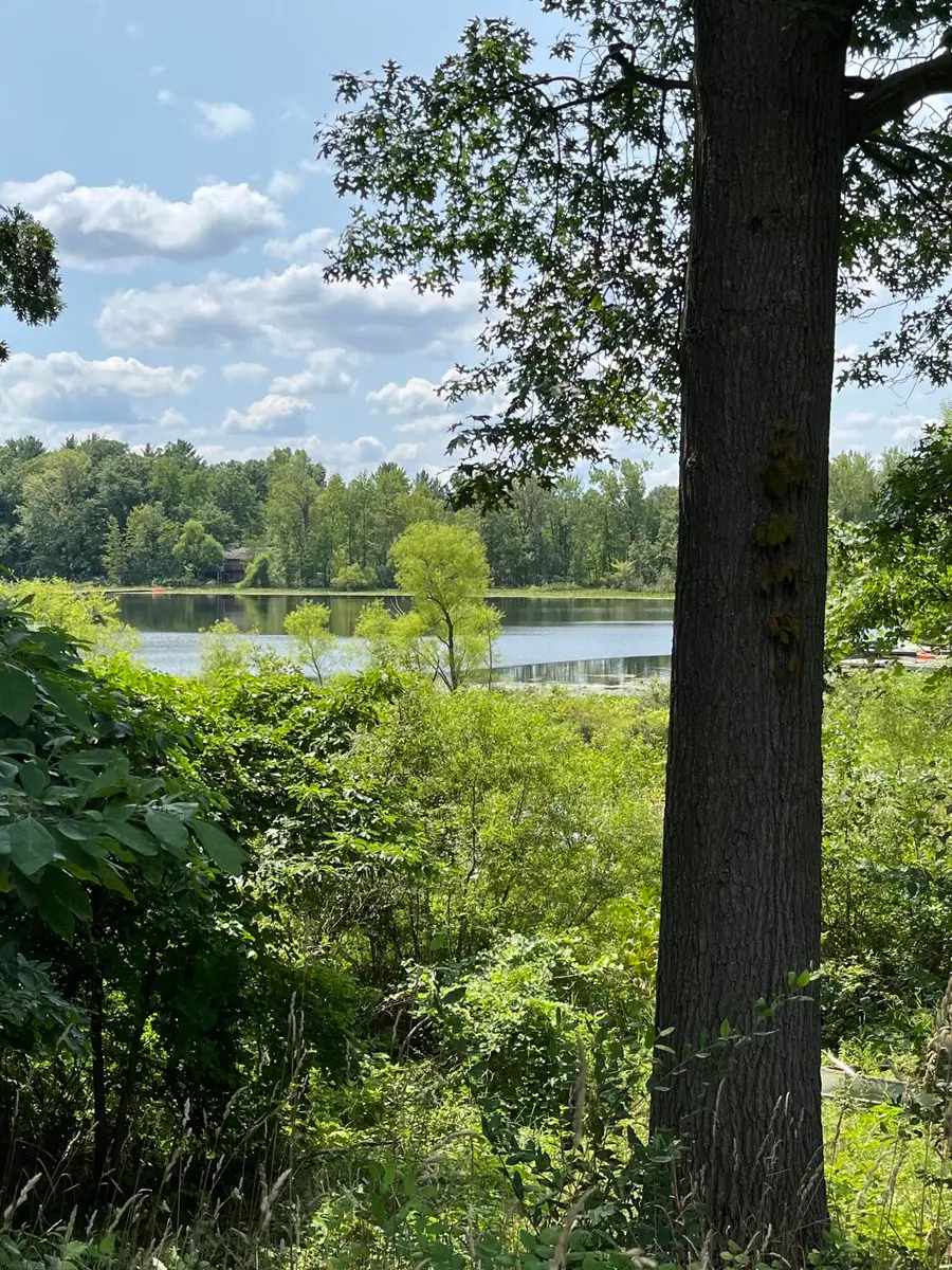 2410 Shadowlane Drive Ne, Grand Rapids, MI 49505 - Image #2