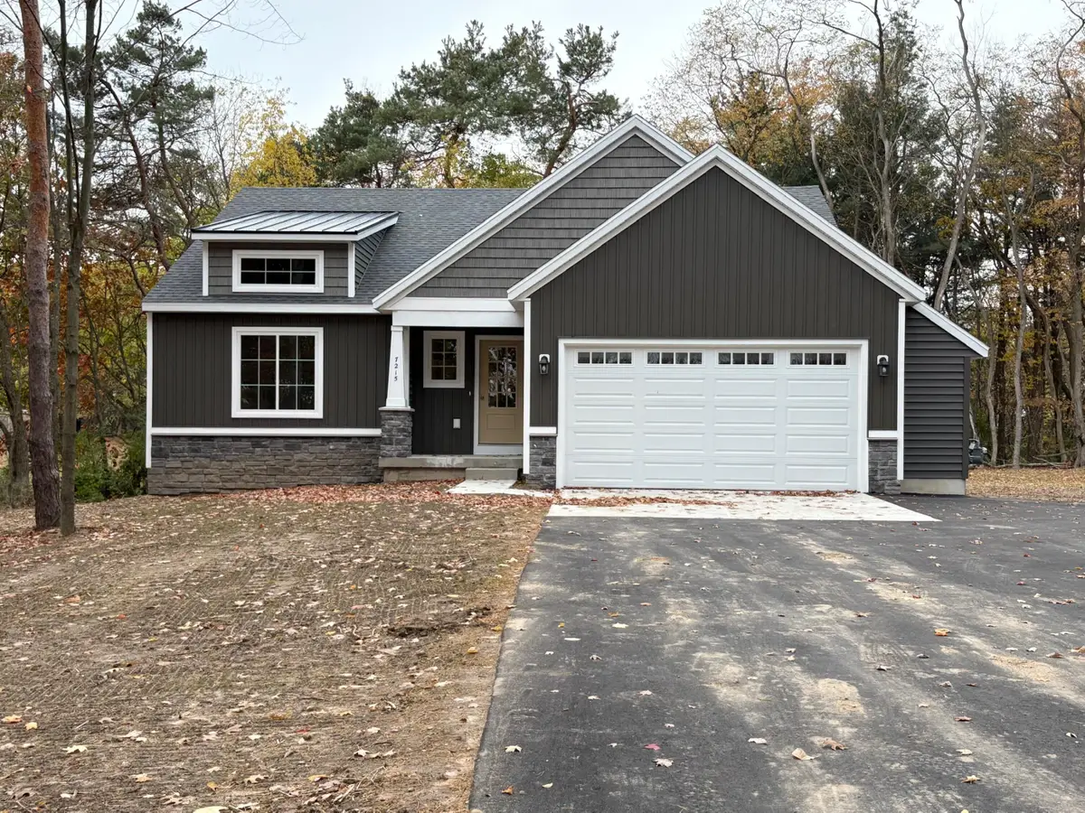 7215 Chandler Drive Ne, Belmont, MI 49306 - Image #1