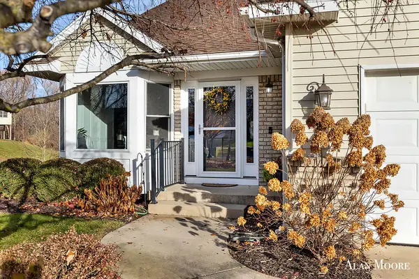 403 Blakeslee Creek Court Ne, Rockford, MI 49341