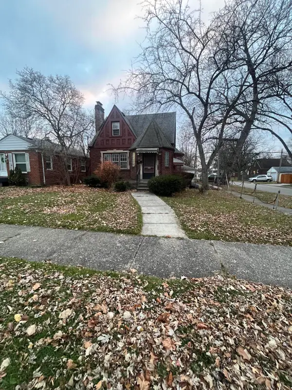 20604 Washtenaw Street, Harper Woods, MI 48225