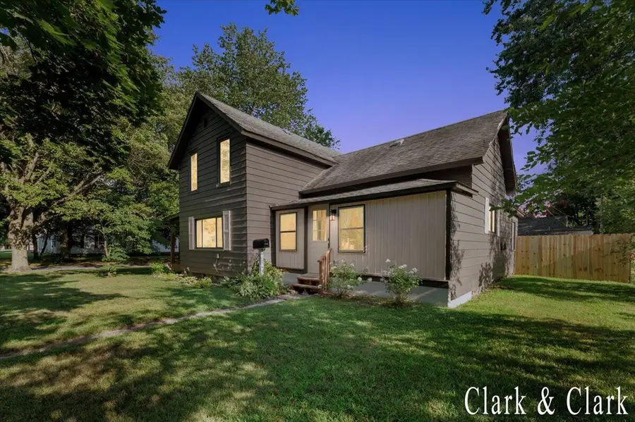 536 E Bond Street, Hastings, MI 49058 - Image #2