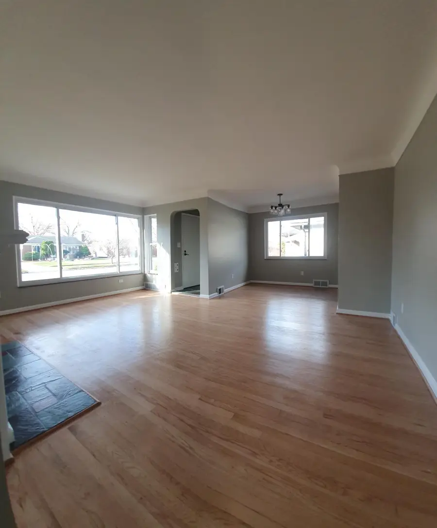 20945 Parkcrest Drive, Harper Woods, MI 48225 - Image #3