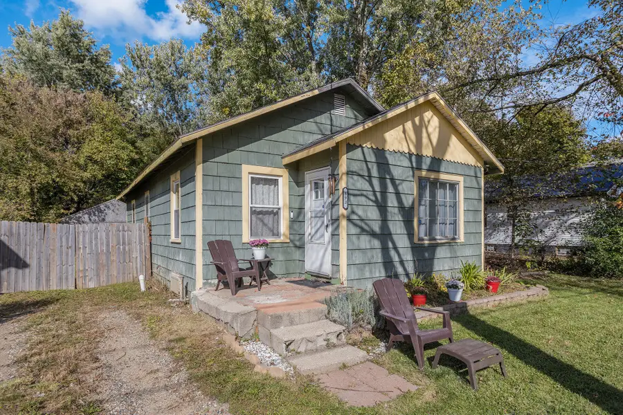 893 E G Avenue, Kalamazoo, MI 49004 - #2
