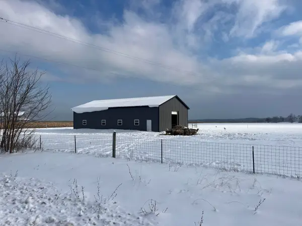 44872 Co Rd 374, Paw Paw, MI 49079