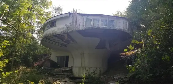 23360 Glencreek Drive, Farmington Hills, MI 48336