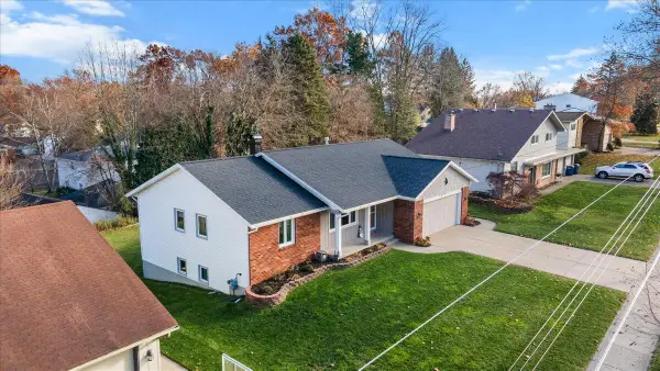 1420 Worcester Drive Ne, Grand Rapids, MI 49505