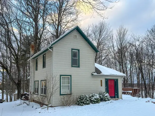 9155 Cushing Road, Eau Claire, MI 49111