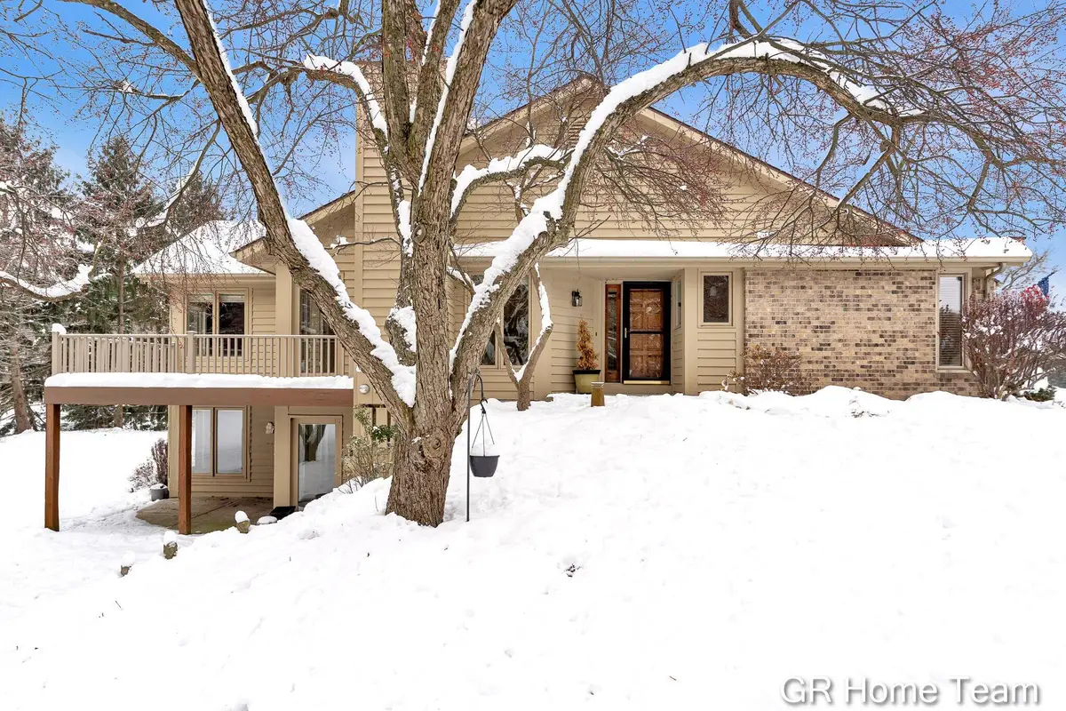 1946 Cross Bend Street Ne #35, Grand Rapids, MI 49505 - Image #1