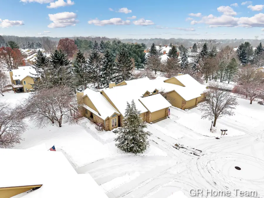 1946 Cross Bend Street Ne #35, Grand Rapids, MI 49505 - Image #2