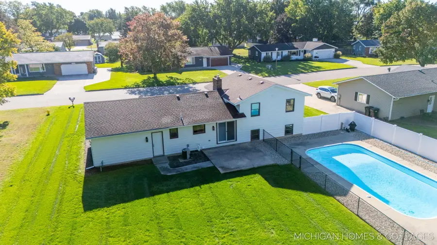 10975 Campanel Drive, Zeeland, MI 49464 - Image #2