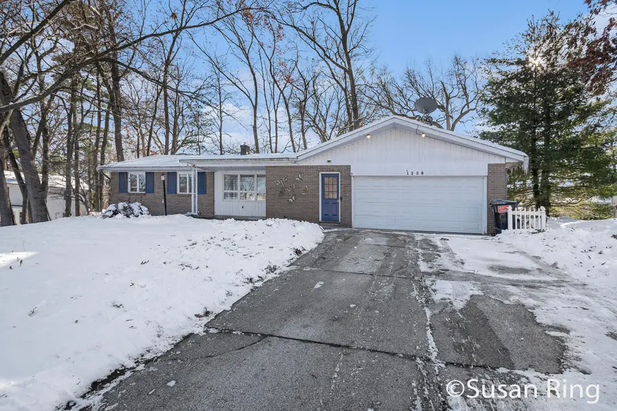 1238 Pickett Street Se, Grand Rapids, MI 49508 - Image #2