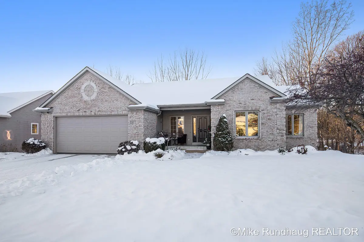 5261 Applewood Drive Sw, Grandville, MI 49418 - Image #1