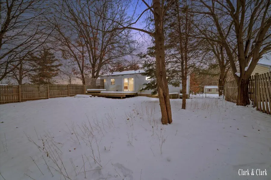 11189 Woodbushe Drive Se, Lowell, MI 49331 - Image #2