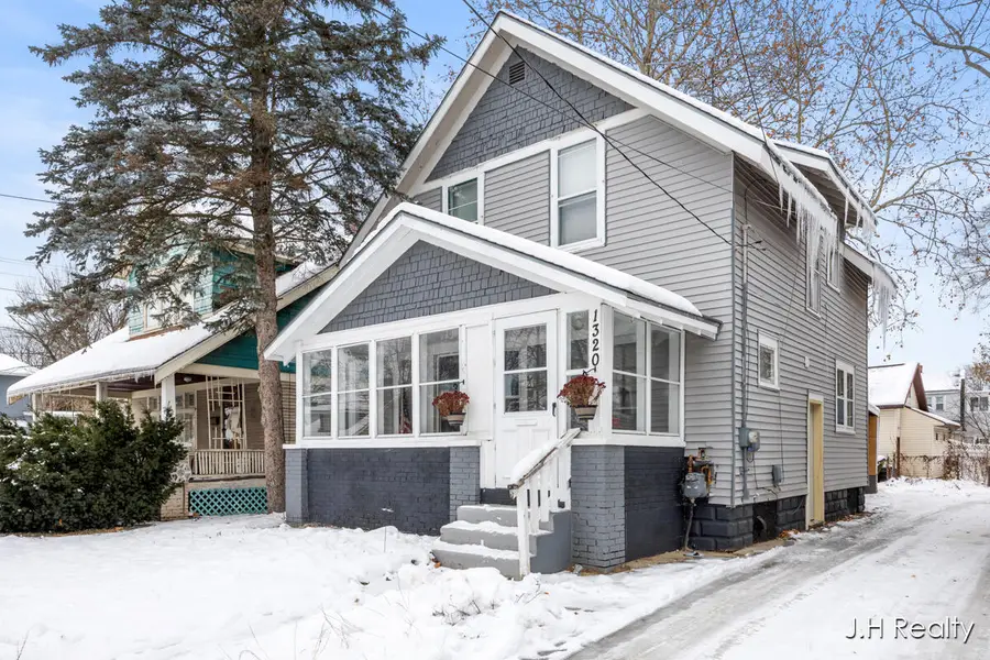 1320 Tamarack Avenue Nw, Grand Rapids, MI 49504 - Image #2