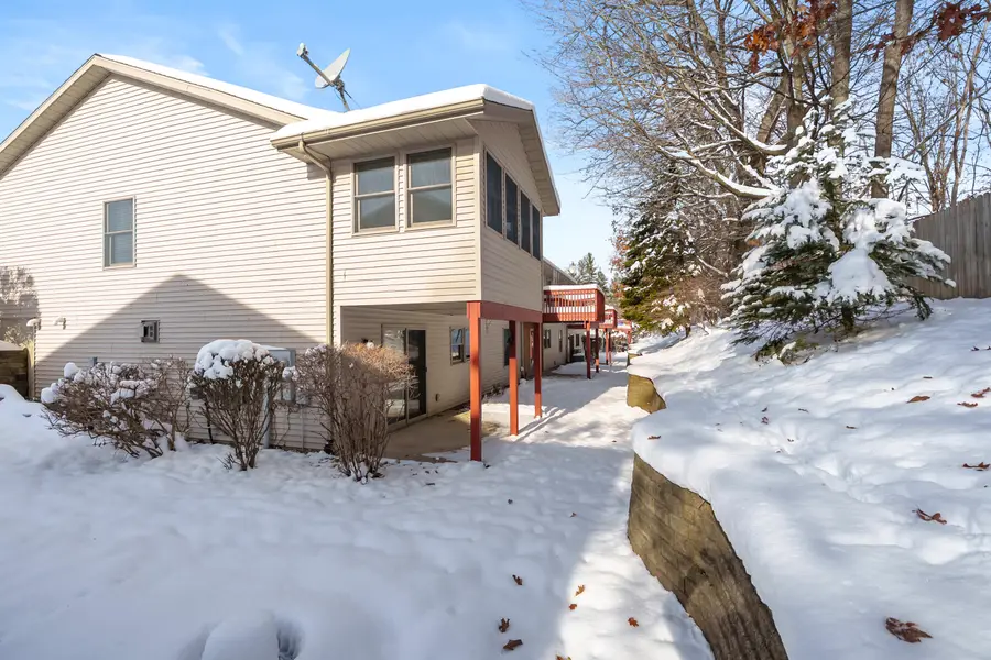 5823 Wood Valley Road #84, Kalamazoo, MI 49009 - Image #2
