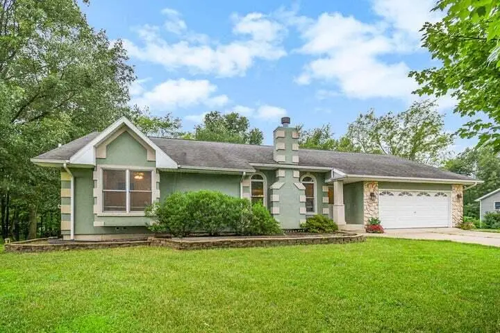54060 W Ridgeview Circle, Paw Paw, MI 49079 - Image #1