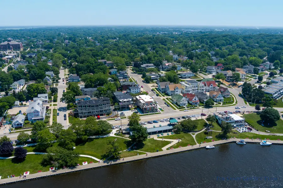 218 S Harbor Drive #202, Grand Haven, MI 49417 - #3