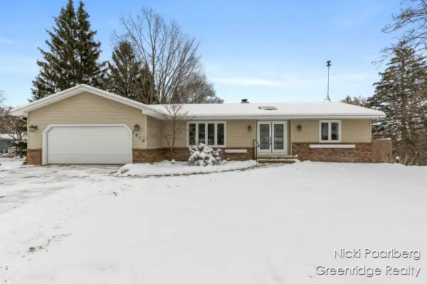 1010 Cherrywood Lane Ne, Grand Rapids, MI 49505