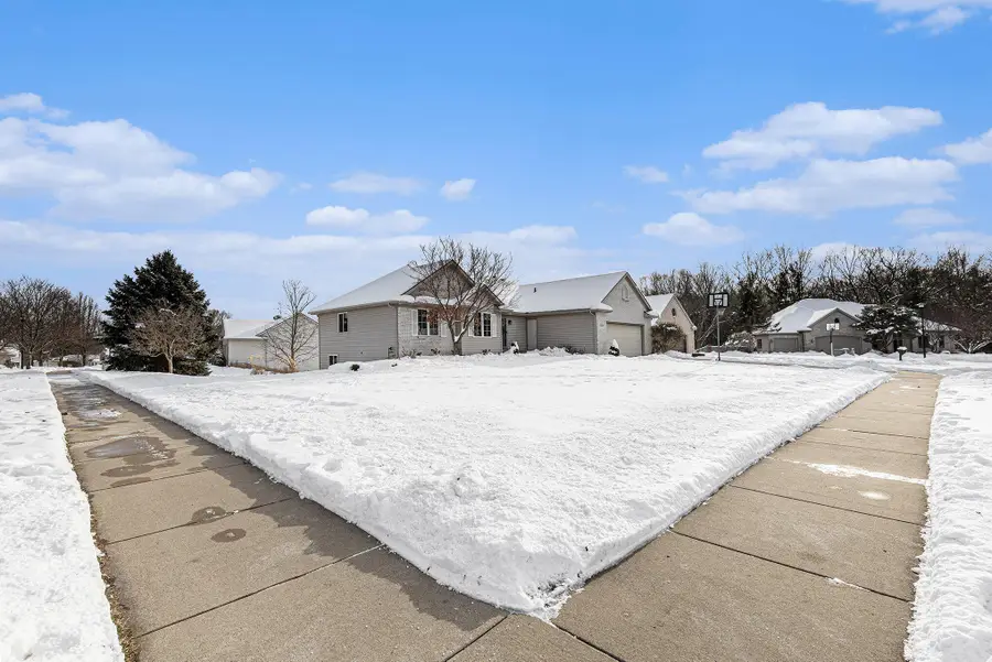 2432 Eastwinde Court Nw, Grand Rapids, MI 49504 - Image #2