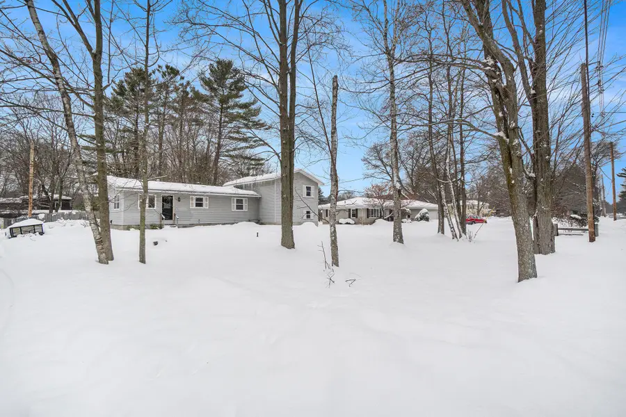 18689 W Spring Lake Road, Spring Lake, MI 49456 - Image #2