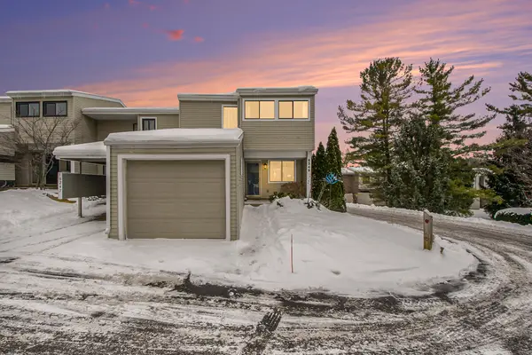 6249 Acropolis Drive Se, Grand Rapids, MI 49546