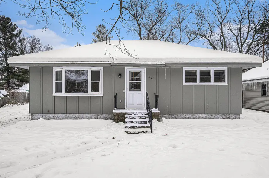 607 Central Bay Avenue, Holland, MI 49423 - Image #2