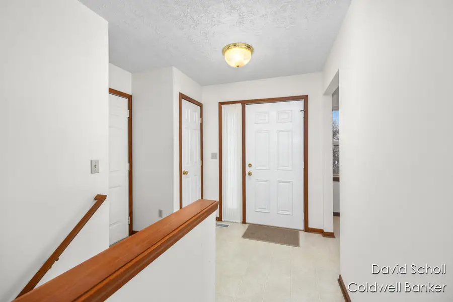 3058 Windcrest Way Ne, Grand Rapids, MI 49525 - Image #2