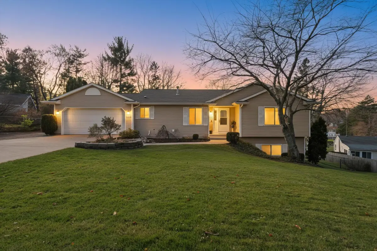 3039 Jeanlin Drive Se, Grand Rapids, MI 49546 - Image #1