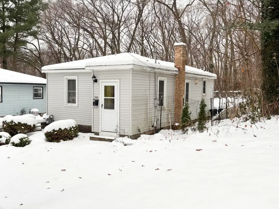 942 Oakcrest Street Sw, Wyoming, MI 49509 - Image #2