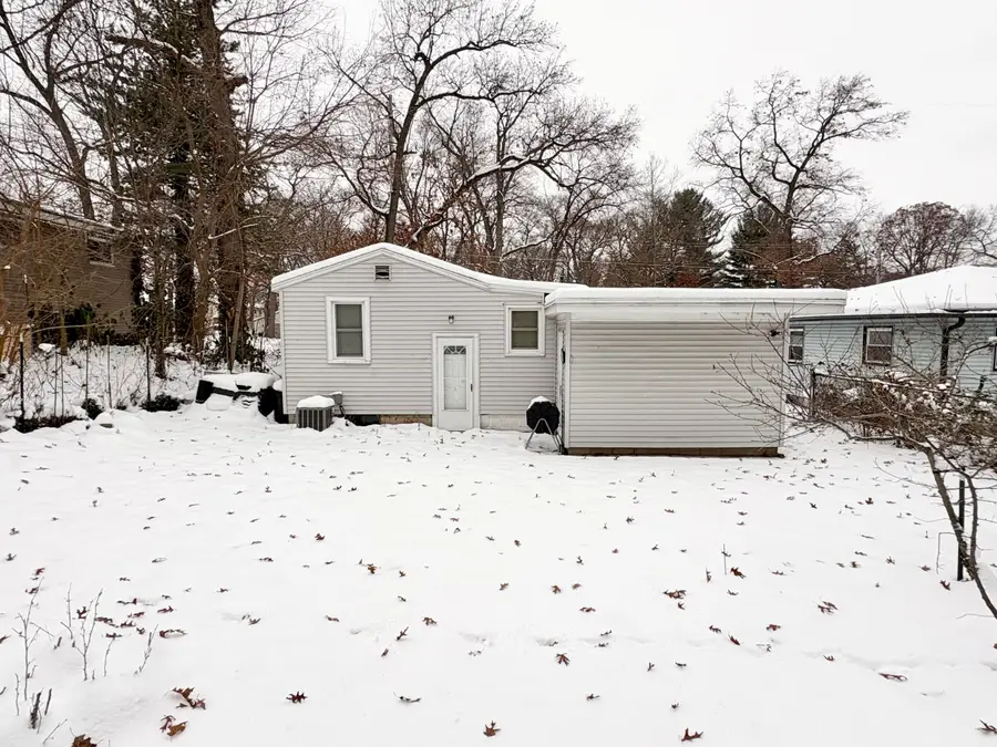 942 Oakcrest Street Sw, Wyoming, MI 49509 - Image #3