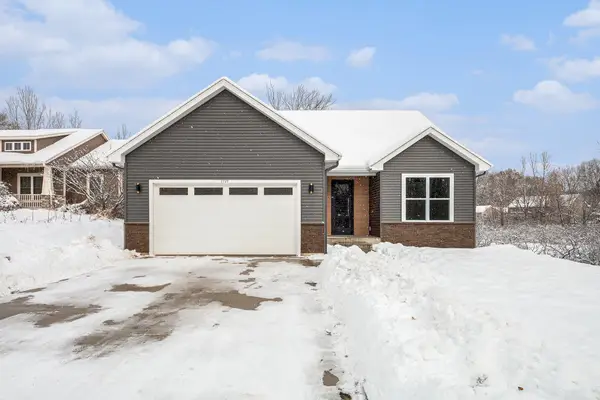 2727 Bridge Place Drive Ne, Grand Rapids, MI 49525