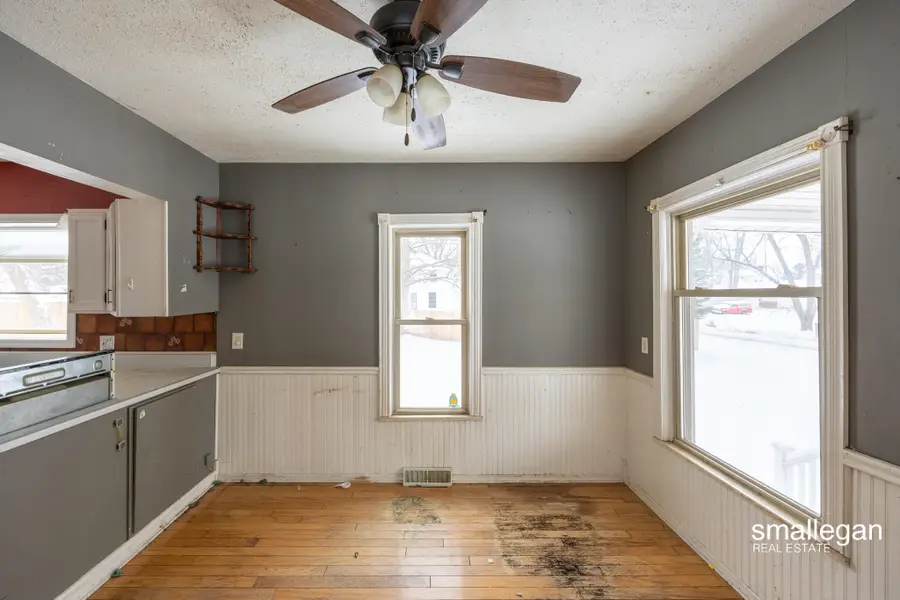 49 N 2nd Street Nw, Kent City, MI 49330 - Image #2