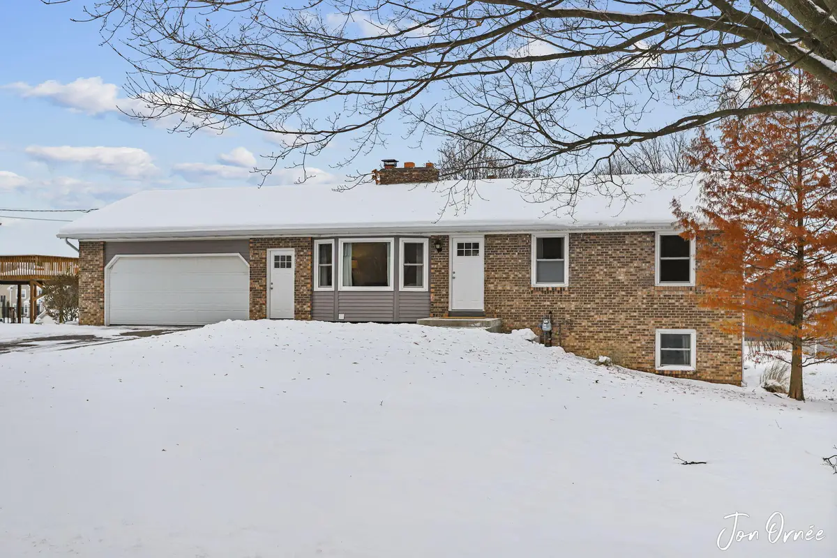 5760 Ivanrest Avenue Sw, Wyoming, MI 49418 - Image #1