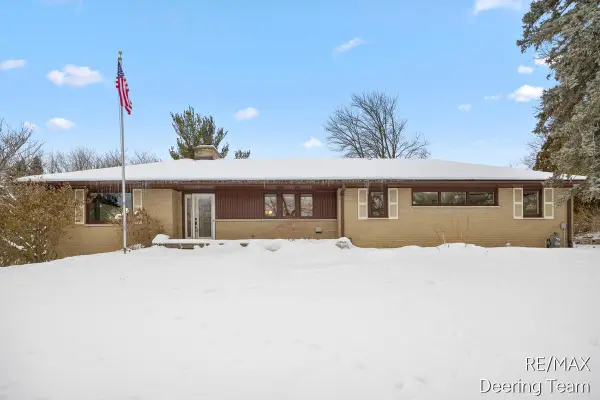 3343 Springbrook Drive Nw, Grand Rapids, MI 49544