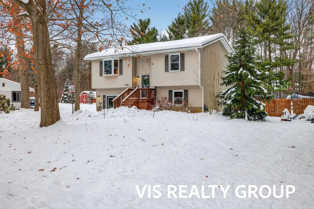 19210 Glendale Circle, Spring Lake, MI 49456 - Image #1