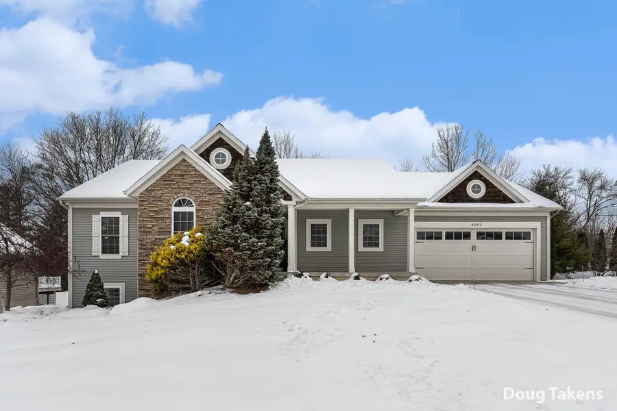 5262 Naples Cedar Drive Sw, Wyoming, MI 49519 - Image #2
