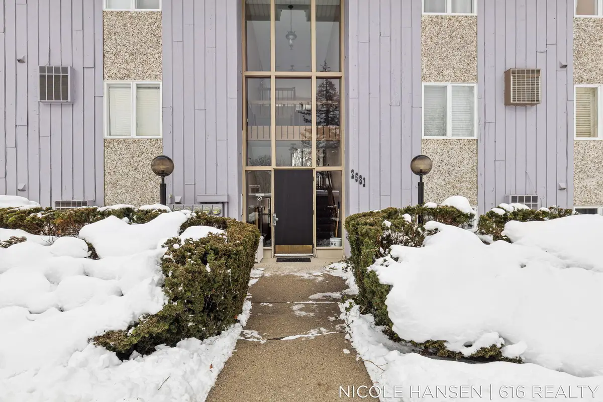 2581 Ridgecroft Drive Se #302, Grand Rapids, MI 49546 - Image #1