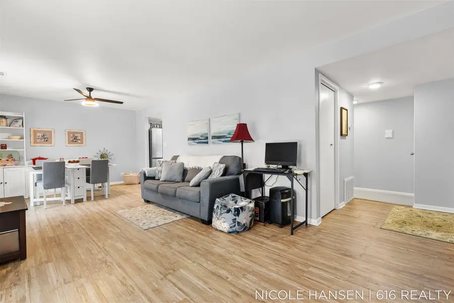 2581 Ridgecroft Drive Se #302, Grand Rapids, MI 49546 - Image #2